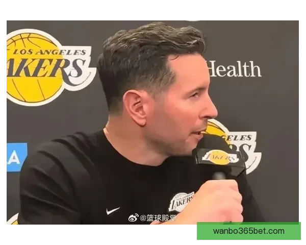 詹姆斯转型背后揭秘 雷迪克与他深度对话促使球权减少